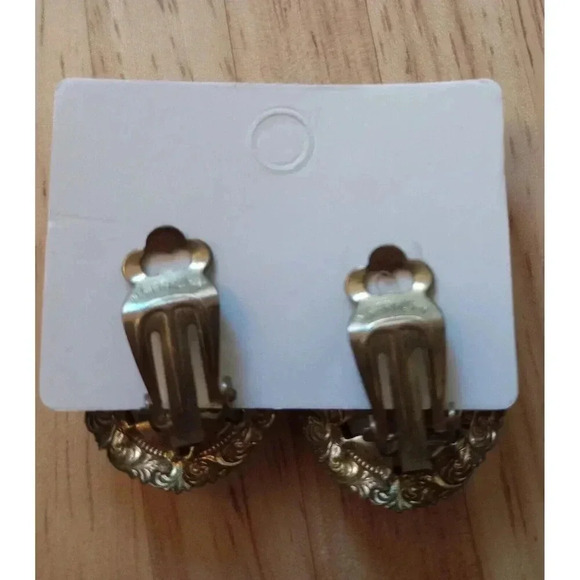 Vintage‎ Clip On Earrings Victorian Courting Couple W. Germany - Picture 2 of 2